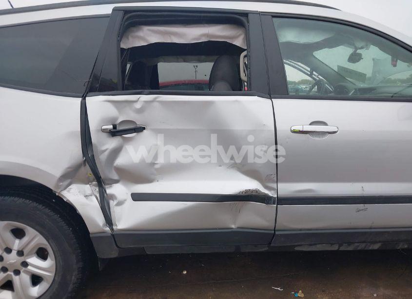 Photo 18 of 2017 Chevrolet Traverse LS (VIN 1GNKRFKD4HJ159182)