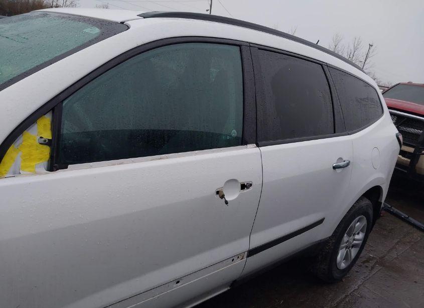 Photo 15 of 2017 Chevrolet Traverse LS (VIN 1GNKRFKD6HJ106984)