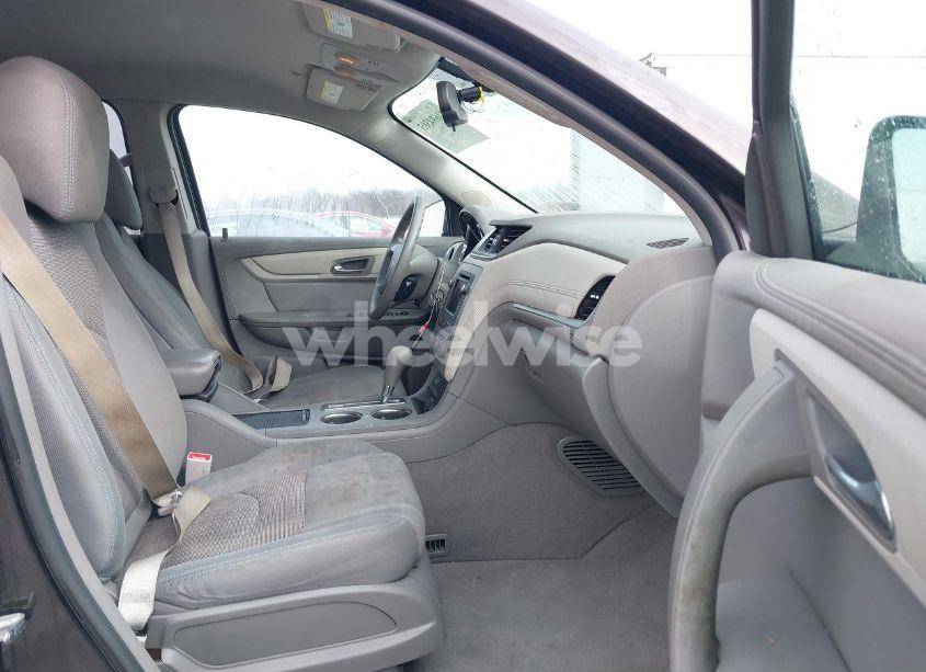 Photo 5 of 2017 Chevrolet Traverse LS (VIN 1GNKRFKD6HJ192586)