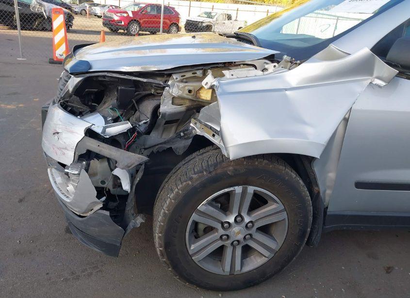 Photo 6 of 2017 Chevrolet Traverse LS (VIN 1GNKRFKD6HJ346407)