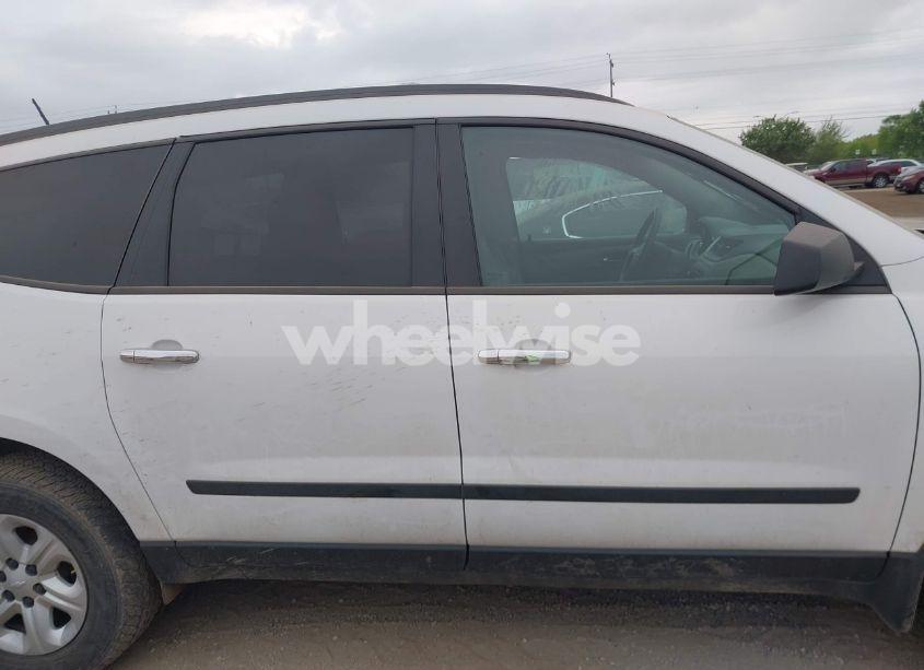 Photo 13 of 2017 Chevrolet Traverse LS (VIN 1GNKRFKD7HJ200002)