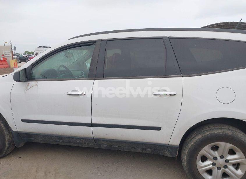 Photo 14 of 2017 Chevrolet Traverse LS (VIN 1GNKRFKD7HJ200002)