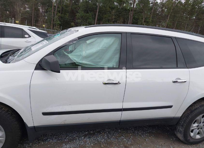 Photo 15 of 2017 Chevrolet Traverse LS (VIN 1GNKRFKD8HJ299803)