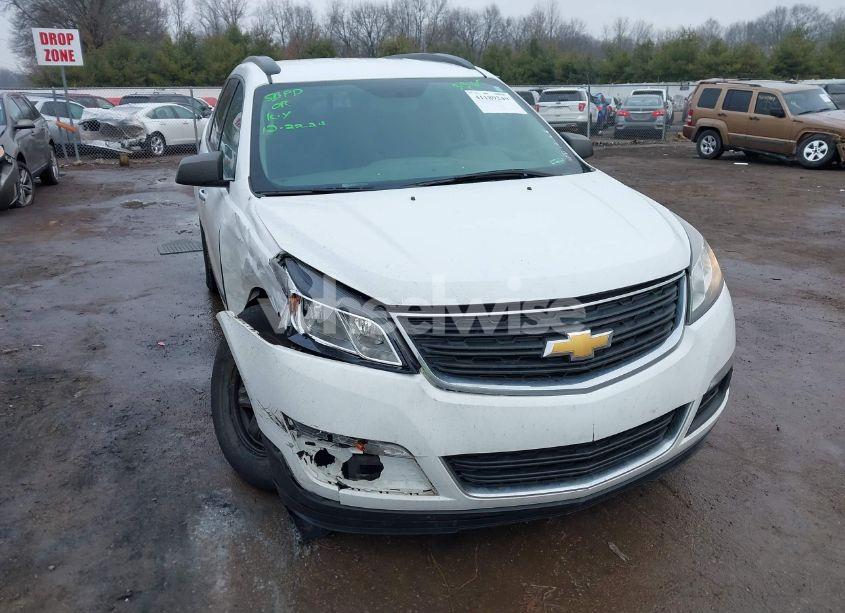 2017 Chevrolet Traverse LS (VIN 1GNKRFKD8HJ313165) main photo