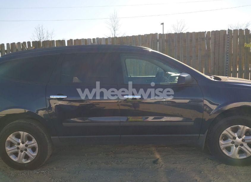 Photo 13 of 2017 Chevrolet Traverse LS (VIN 1GNKRFKD9HJ224866)