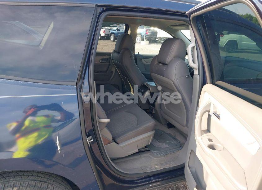 Photo 8 of 2016 Chevrolet Traverse LS (VIN 1GNKRFKDXGJ182996)