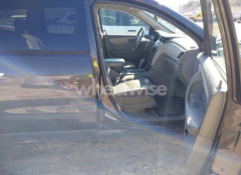 Photo 5 of 2016 Chevrolet Traverse LS (VIN 1GNKRFKDXGJ253260)