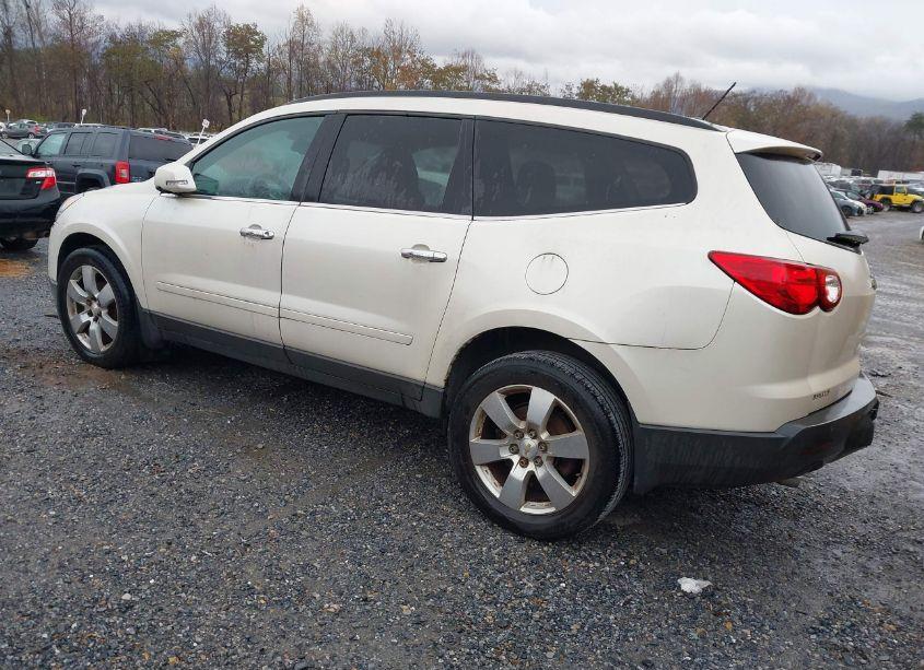 Photo 3 of 2011 Chevrolet Traverse 1LT (VIN 1GNKRGED0BJ339395)