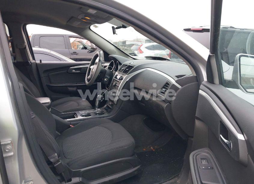 Photo 5 of 2011 Chevrolet Traverse 1LT (VIN 1GNKRGED0BJ386300)