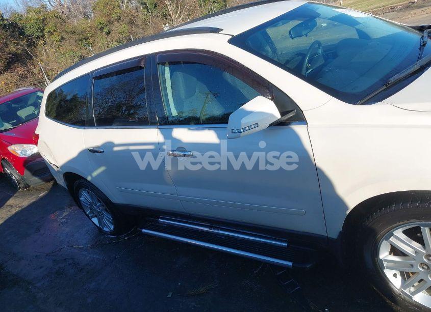 Photo 13 of 2011 Chevrolet Traverse 1LT (VIN 1GNKRGED1BJ108831)