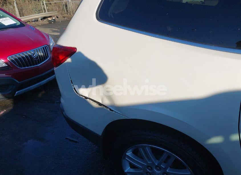 Photo 6 of 2011 Chevrolet Traverse 1LT (VIN 1GNKRGED1BJ108831)