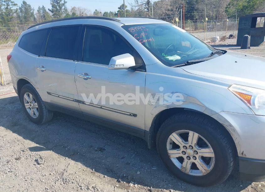 Photo 6 of 2011 Chevrolet Traverse 1LT (VIN 1GNKRGED1BJ314523)