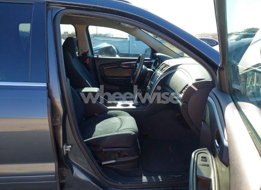 Photo 5 of 2011 Chevrolet Traverse 1LT (VIN 1GNKRGED1BJ379016)