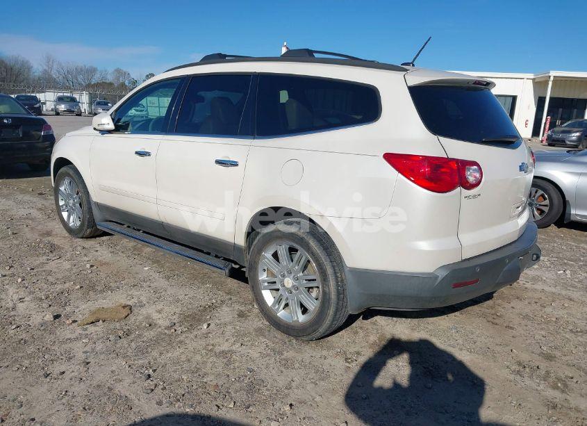 Photo 3 of 2011 Chevrolet Traverse 1LT (VIN 1GNKRGED2BJ105789)