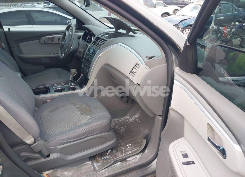 Photo 5 of 2011 Chevrolet Traverse 1LT (VIN 1GNKRGED2BJ108921)