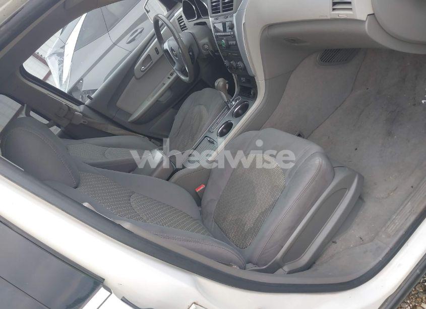 Photo 5 of 2011 Chevrolet Traverse 1LT (VIN 1GNKRGED2BJ246832)