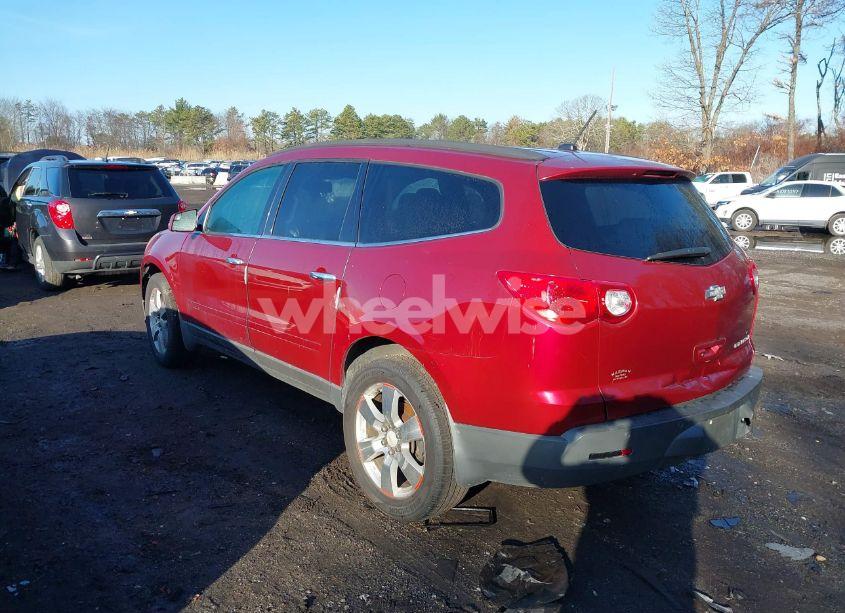 Photo 3 of 2011 Chevrolet Traverse 1LT (VIN 1GNKRGED2BJ262075)