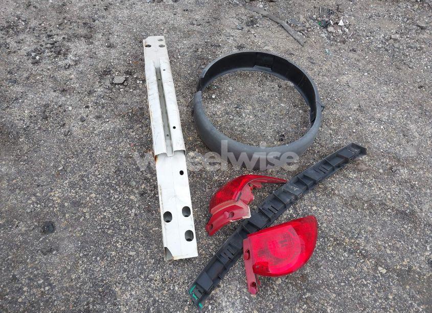 Photo 12 of 2011 Chevrolet Traverse 1LT (VIN 1GNKRGED2BJ400682)