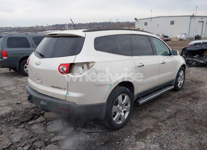 Photo 4 of 2011 Chevrolet Traverse 1LT (VIN 1GNKRGED2BJ400682)