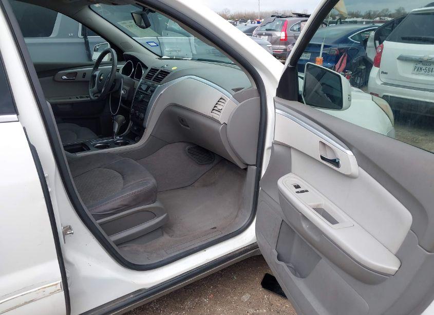 Photo 5 of 2011 Chevrolet Traverse 1LT (VIN 1GNKRGED3BJ196474)