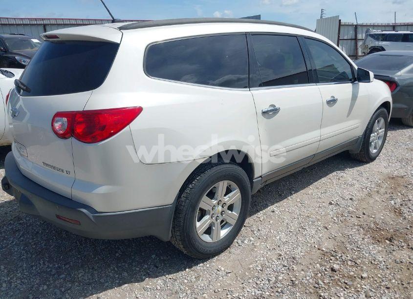 Photo 4 of 2011 Chevrolet Traverse 1LT (VIN 1GNKRGED4BJ156971)