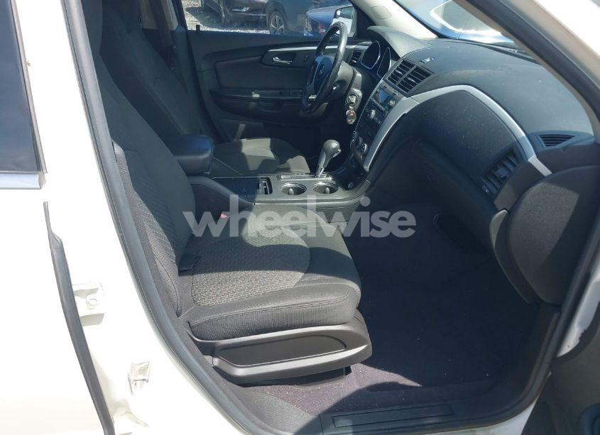 Photo 5 of 2011 Chevrolet Traverse 1LT (VIN 1GNKRGED4BJ156971)