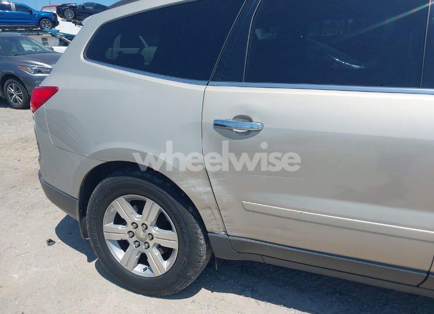 Photo 6 of 2011 Chevrolet Traverse 1LT (VIN 1GNKRGED4BJ176797)