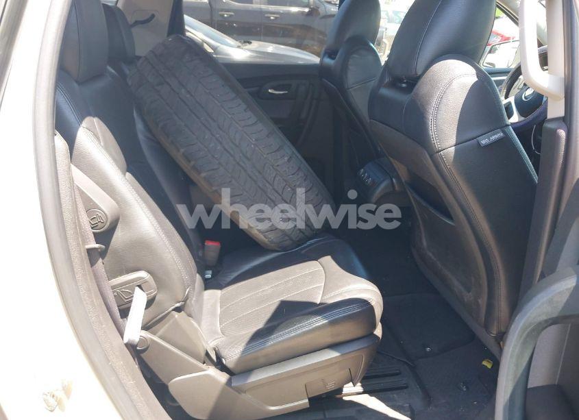 Photo 8 of 2011 Chevrolet Traverse 1LT (VIN 1GNKRGED4BJ176797)