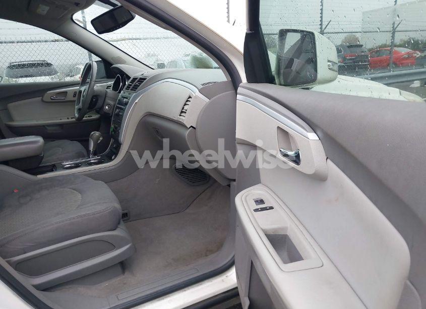 Photo 5 of 2011 Chevrolet Traverse 1LT (VIN 1GNKRGED4BJ216523)