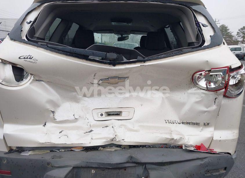 Photo 6 of 2011 Chevrolet Traverse 1LT (VIN 1GNKRGED4BJ216523)