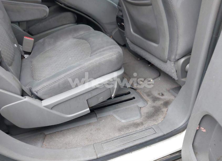 Photo 8 of 2011 Chevrolet Traverse 1LT (VIN 1GNKRGED4BJ216523)