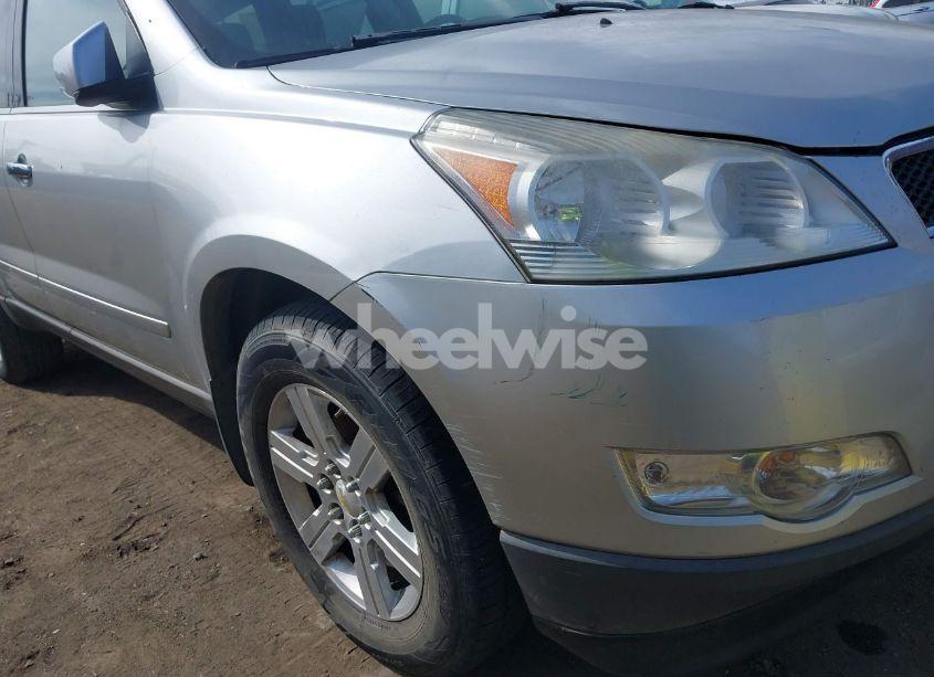 Photo 6 of 2011 Chevrolet Traverse 1LT (VIN 1GNKRGED4BJ365028)