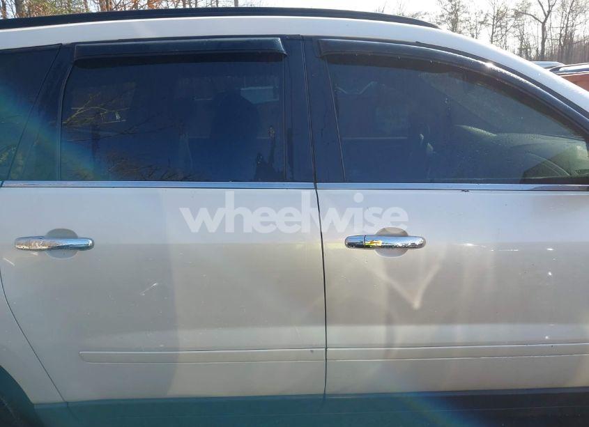 Photo 13 of 2011 Chevrolet Traverse 1LT (VIN 1GNKRGED5BJ238403)