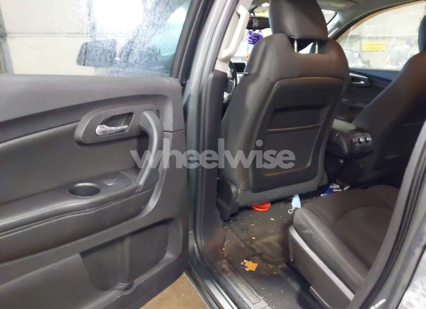 Photo 8 of 2011 Chevrolet Traverse 1LT (VIN 1GNKRGED5BJ345757)