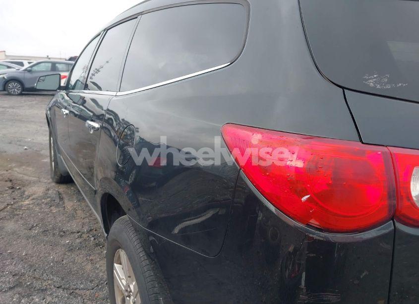 Photo 3 of 2011 Chevrolet Traverse 1LT (VIN 1GNKRGED5BJ388401)