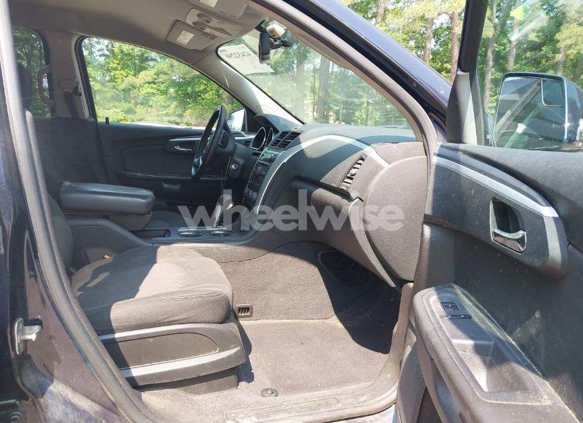 Photo 5 of 2011 Chevrolet Traverse 1LT (VIN 1GNKRGED6BJ209802)