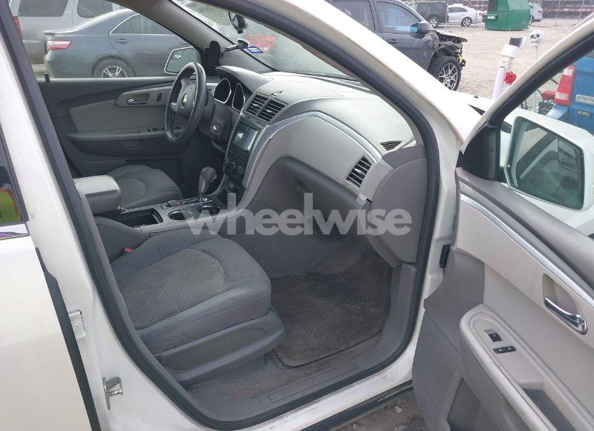 Photo 5 of 2011 Chevrolet Traverse 1LT (VIN 1GNKRGED7BJ271774)