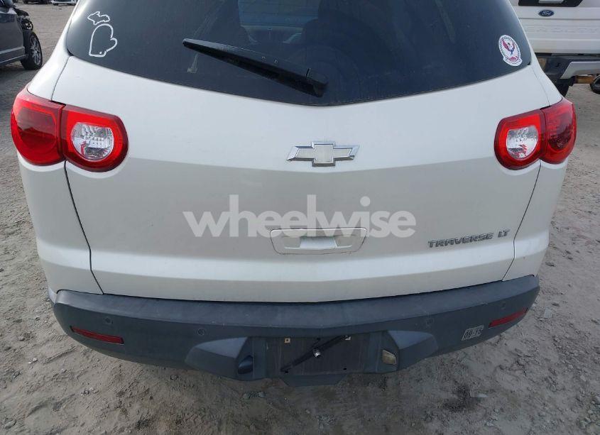 Photo 6 of 2011 Chevrolet Traverse 1LT (VIN 1GNKRGED7BJ271774)