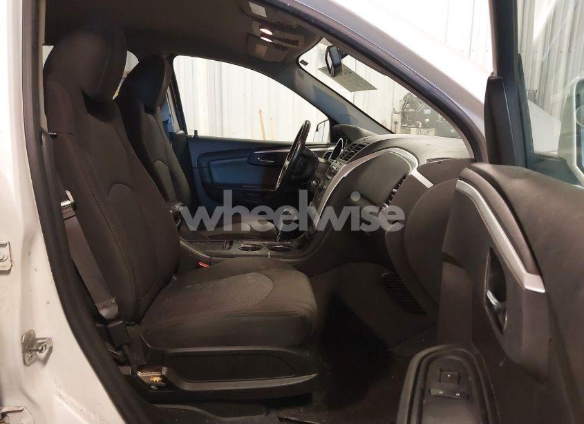 Photo 5 of 2011 Chevrolet Traverse 1LT (VIN 1GNKRGED7BJ354041)