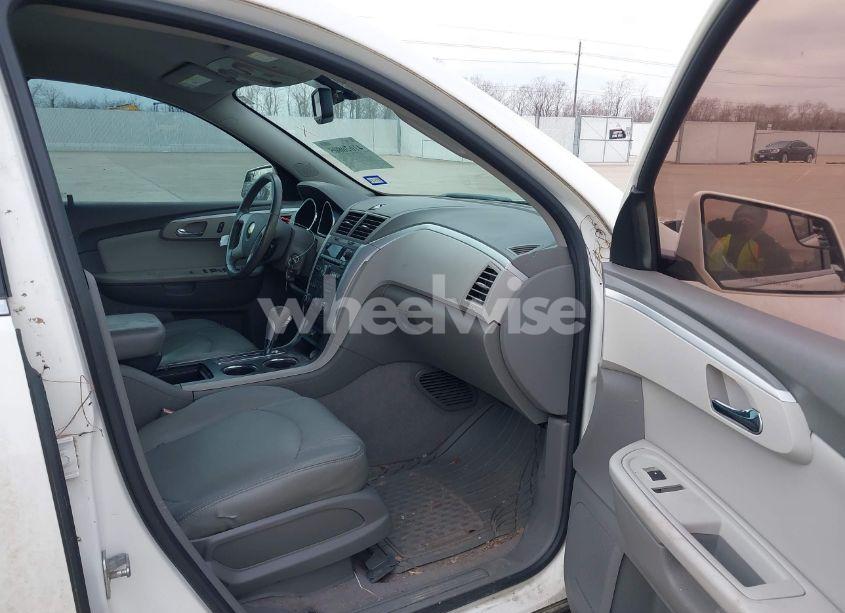 Photo 5 of 2011 Chevrolet Traverse 1LT (VIN 1GNKRGED8BJ280502)