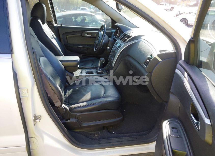 Photo 5 of 2011 Chevrolet Traverse 1LT (VIN 1GNKRGED8BJ378252)