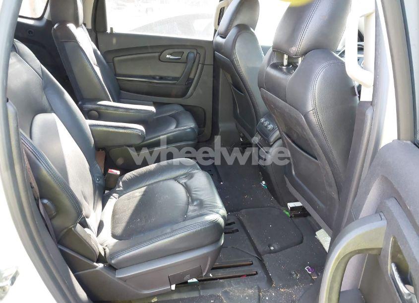 Photo 8 of 2011 Chevrolet Traverse 1LT (VIN 1GNKRGED8BJ378252)