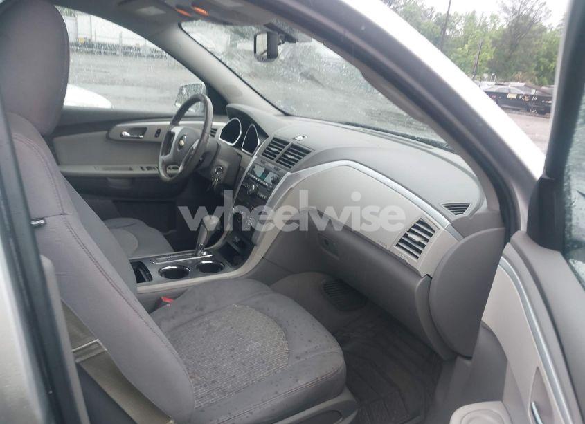 Photo 5 of 2011 Chevrolet Traverse 1LT (VIN 1GNKRGEDXBJ179445)