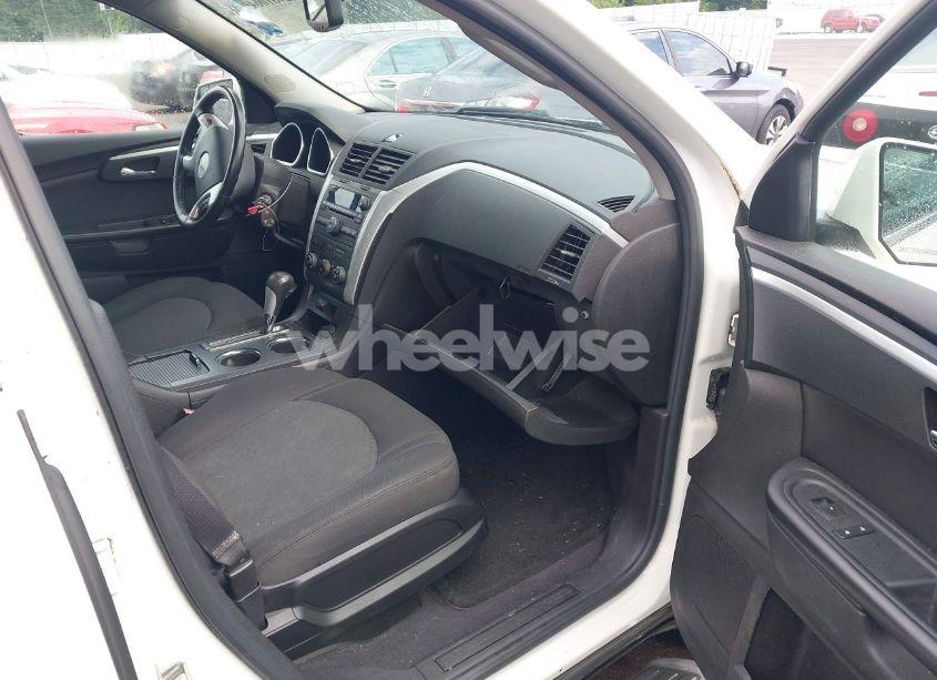 Photo 5 of 2011 Chevrolet Traverse 1LT (VIN 1GNKRGEDXBJ206515)