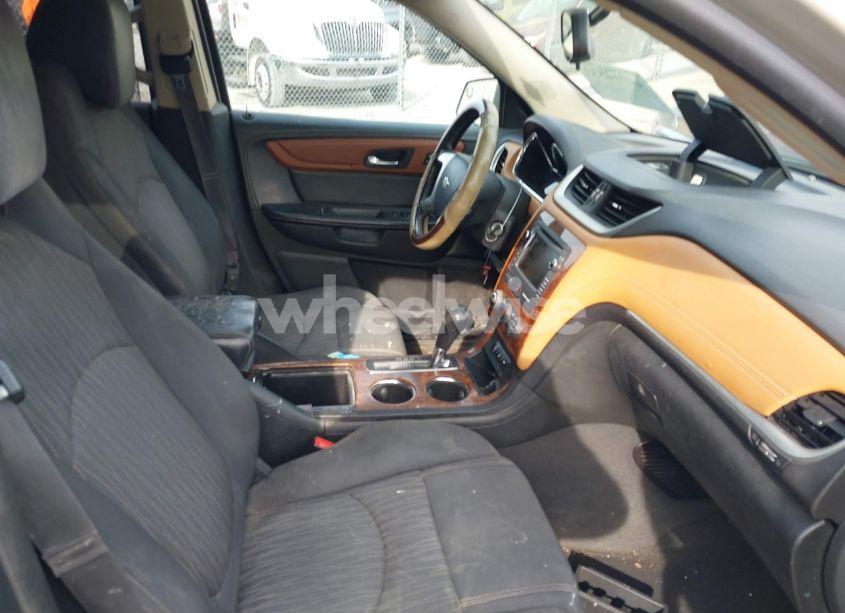 Photo 5 of 2014 Chevrolet Traverse 1LT (VIN 1GNKRGKD2EJ140759)