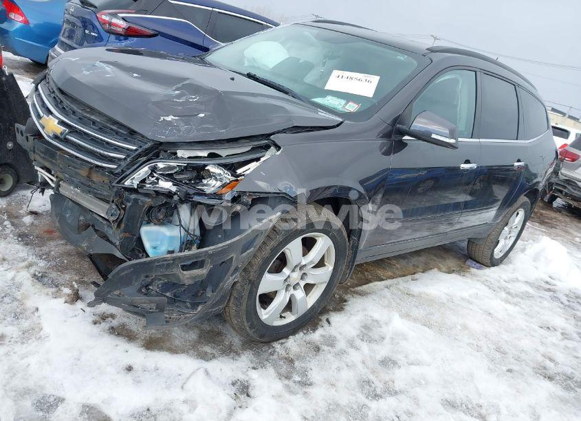 Photo 2 of 2016 Chevrolet Traverse LT (VIN 1GNKRGKD2GJ303915)