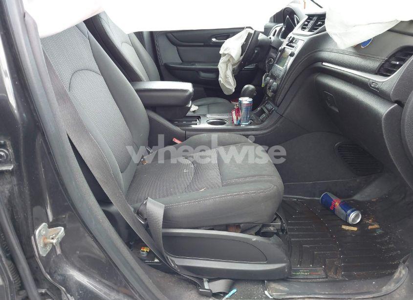 Photo 5 of 2016 Chevrolet Traverse LT (VIN 1GNKRGKD2GJ303915)
