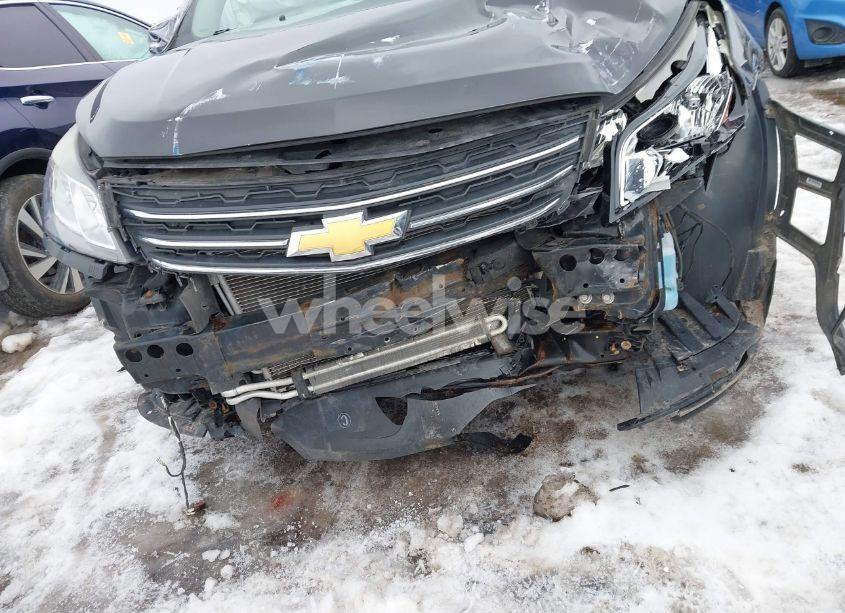 Photo 6 of 2016 Chevrolet Traverse LT (VIN 1GNKRGKD2GJ303915)