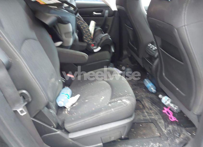 Photo 8 of 2016 Chevrolet Traverse LT (VIN 1GNKRGKD2GJ303915)