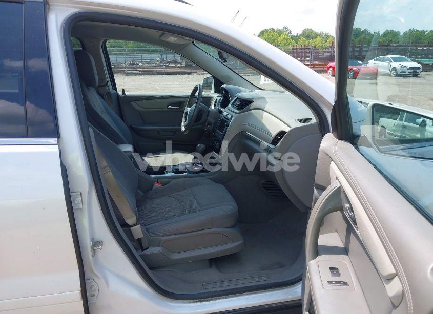 Photo 5 of 2016 Chevrolet Traverse 1LT (VIN 1GNKRGKD4GJ110407)